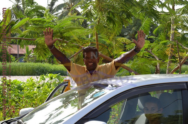 East N' West on Board 42 - Drivers Vehicles Guides Vans Cars Auto - Batticaloa Passikudah